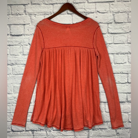 We The People Free People Red Kai Henley Long Sleeve BOHO Knit Tunic Size Large - Picture 5 of 13